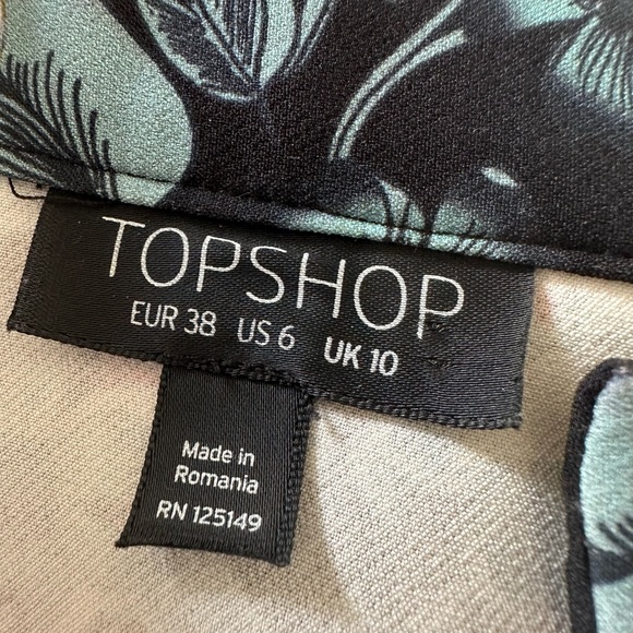 Skirt. Topshop on the UK size 6 floral - Picture 2 of 4
